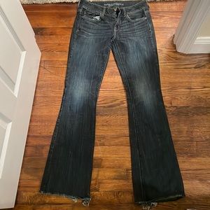 American eagle artist stretch size 6